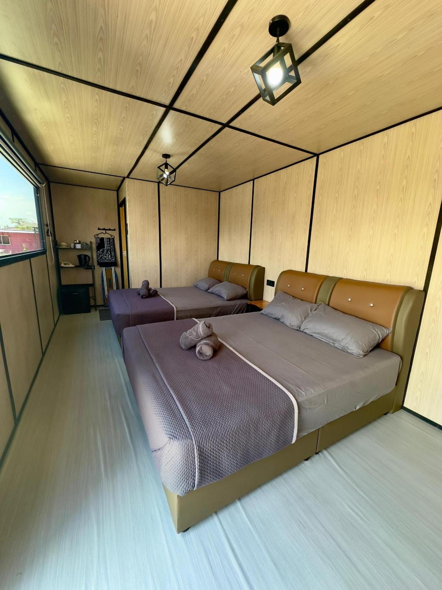 Padang Besar Gray Cabin Exterior photo